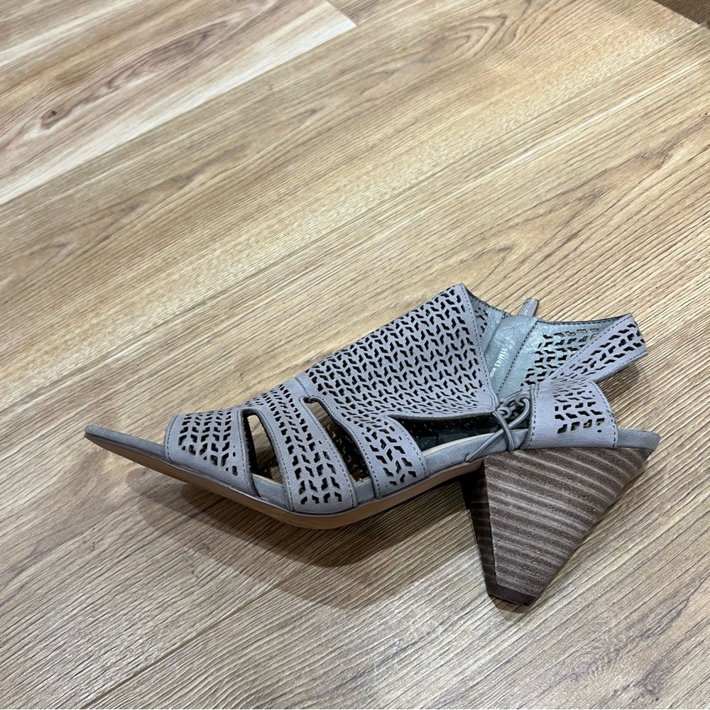 Vince Camuto Grey Peep Toe Sling Back Block Heel Sandals Women’s 11 - Picture 7 of 16